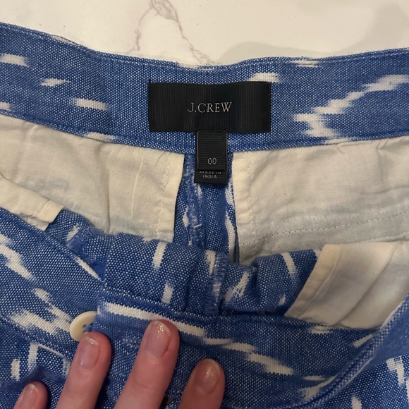 JCrew Cotton Shorts in White Blue Pattern with front zipper - Size 00 - Picture 5 of 6